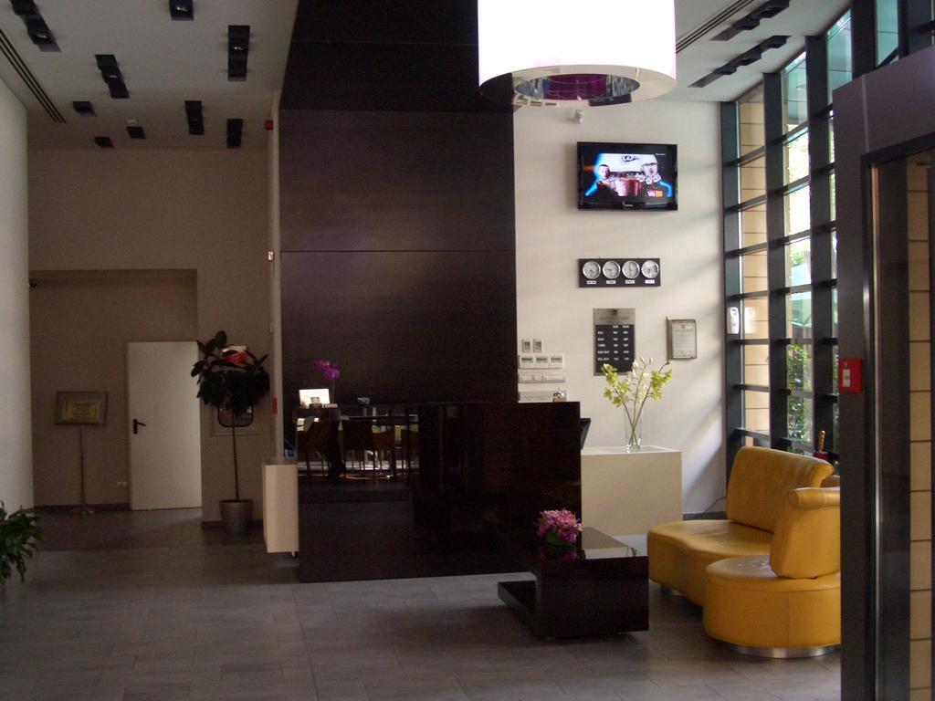 โรงแรมเบอร์เตล็อต บูคาเรสต์ ภายนอก รูปภาพ